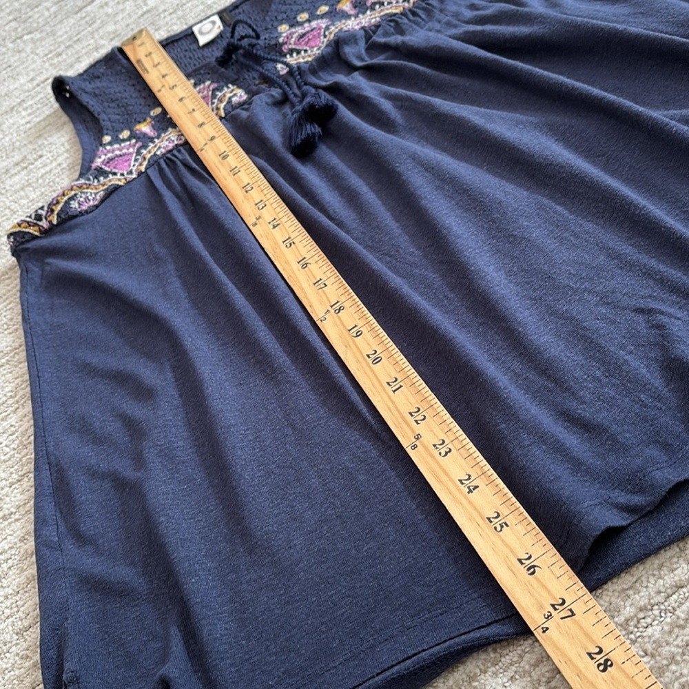 Anthropologie Akemi + Kin Crochet Williston Embroidered Tank Womens Size M Navy - Picture 11 of 14